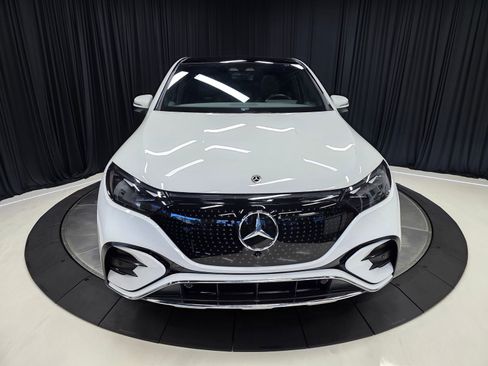 Used 2023 Mercedes-Benz EQE 500 4MATIC SUV w/ Exclusive Trim Package image 4