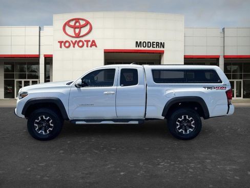 Used 2016 Toyota Tacoma TRD Off-Road w/ Premium & Technology Package AWD/4WD image 7