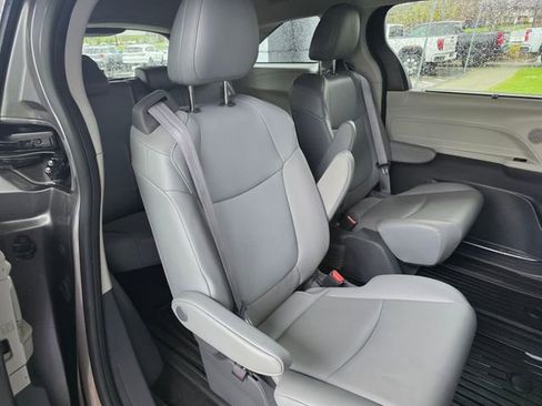 Used 2021 Toyota Sienna XLE w/ XLE Plus Package AWD/4WD image 13