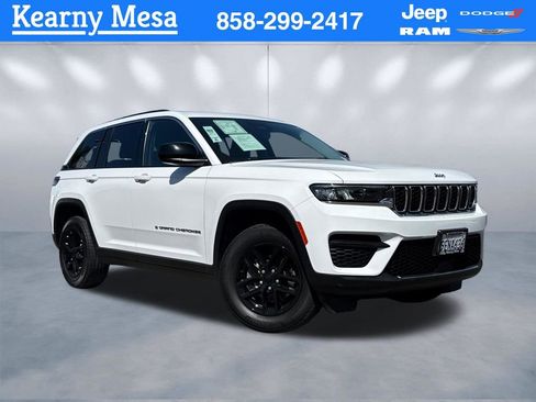 Certified 2023 Jeep Grand Cherokee Laredo AWD/4WD image 1
