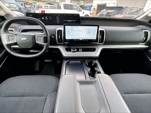 Used 2025 Ford Expedition Active image 20