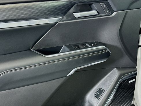 Used 2025 GMC Acadia Elevation image 15