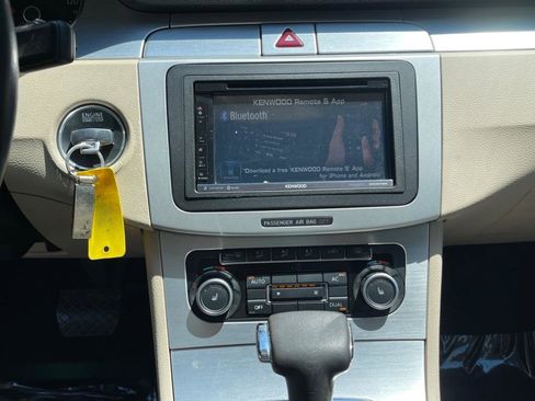 Used 2009 Volkswagen CC Luxury image 26