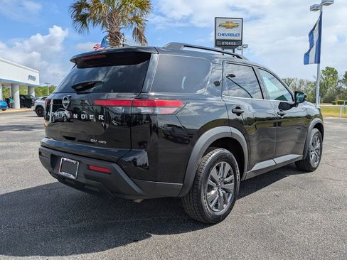 Used 2024 Nissan Pathfinder SV AWD/4WD image 5