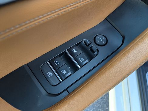 Used 2022 BMW X6 xDrive40i w/ M Sport Package image 18