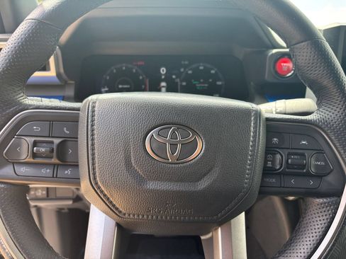 Used 2025 Toyota Tacoma TRD Off-Road AWD/4WD image 28