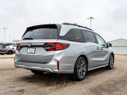 New 2026 Honda Odyssey Touring image 7