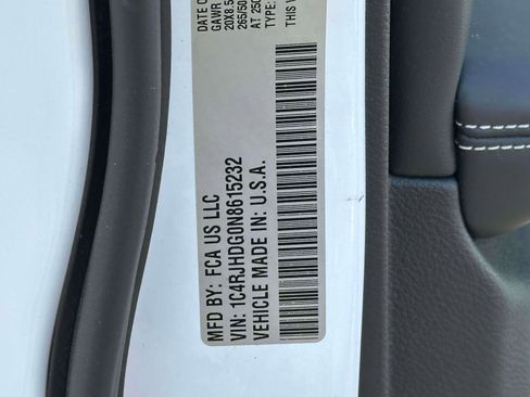 Used 2022 Jeep Grand Cherokee Overland w/ Luxury Tech Group IV image 18