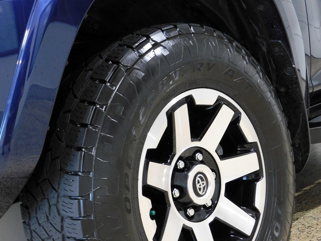 Used 2023 Toyota 4Runner TRD Off-Road Premium w/ Moonroof Package AWD/4WD image 15