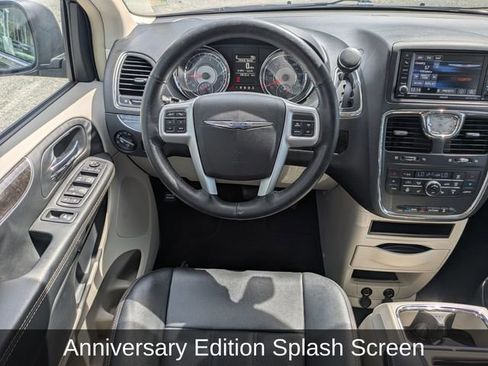 Used 2016 Chrysler Town & Country Touring-L FWD image 21