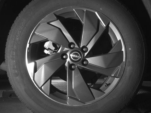 Used 2025 Nissan Rogue SV FWD image 15