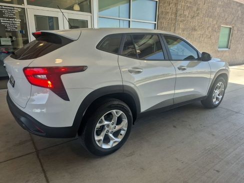 Used 2024 Chevrolet Trax LS w/ LS Convenience Package FWD image 2