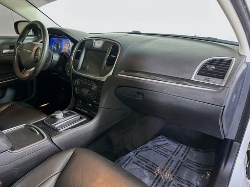 Used 2016 Chrysler 300 Limited image 27