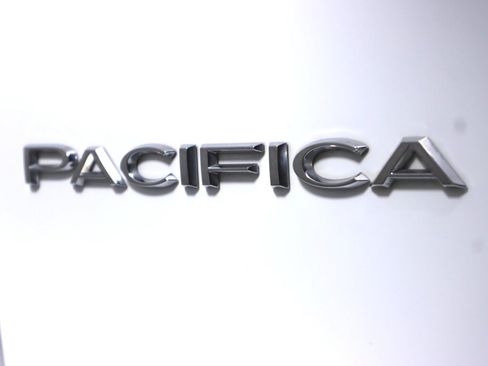 Used 2024 Chrysler Pacifica Touring-L FWD image 40