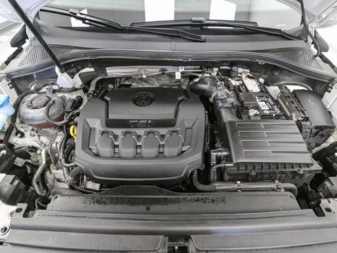 Certified 2024 Volkswagen Tiguan SE R-Line image 18