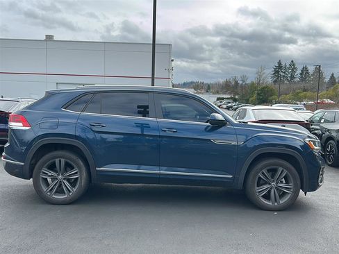 Used 2021 Volkswagen Atlas Cross Sport SE image 3