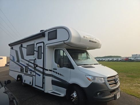 Used 2023 Mercedes-Benz Sprinter 3500 image 3