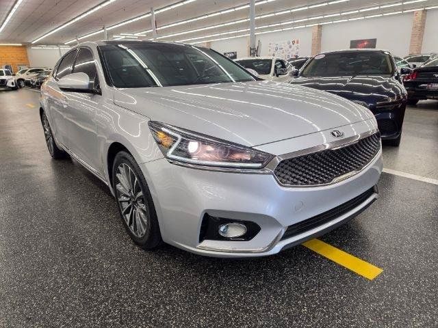 Used 2017 Kia Cadenza Premium w/ Luxury Package FWD image 4