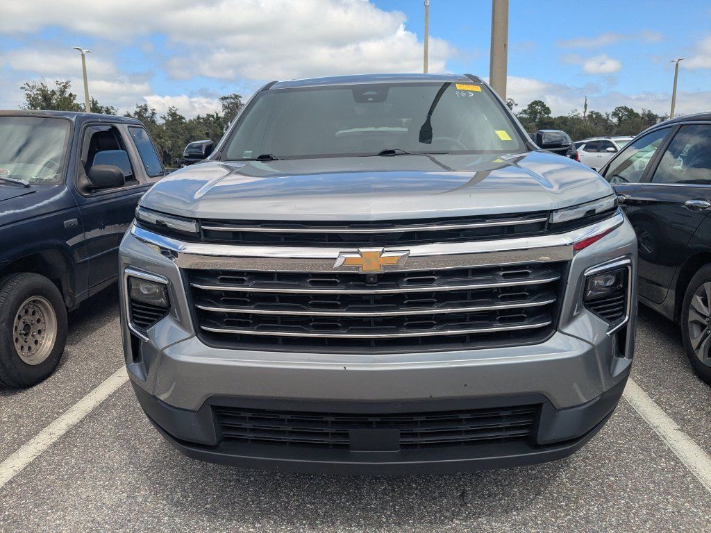 Used 2026 Chevrolet Traverse LT w/ Driver Confidence Package FWD image 2