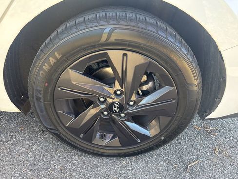 Used 2022 Hyundai Elantra SEL w/ Preferred Accessory Package image 13