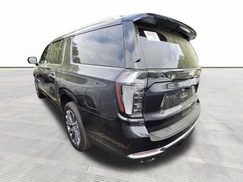 Used 2025 Chevrolet Suburban High Country AWD/4WD image 2