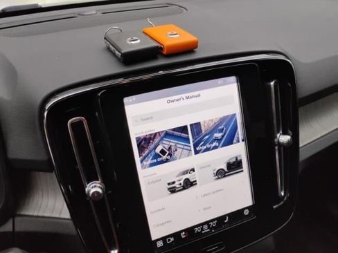 Used 2023 Volvo XC40 B5 Plus w/ Driver Assist Package image 8