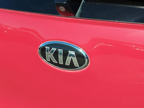 Used 2017 Kia Niro LX image 22