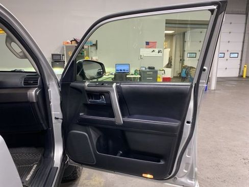 Used 2021 Toyota 4Runner SR5 Premium w/ Moonroof Package AWD/4WD image 26