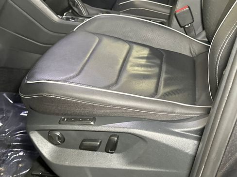 Used 2023 Volkswagen Tiguan SEL R-Line image 24