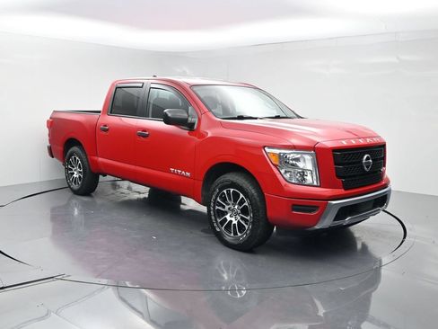 Used 2022 Nissan Titan SV RWD image 2