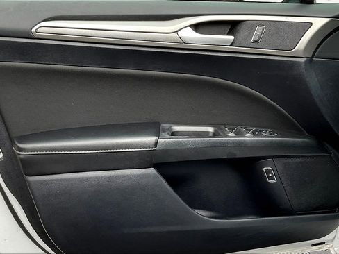Used 2020 Ford Fusion SE FWD image 20