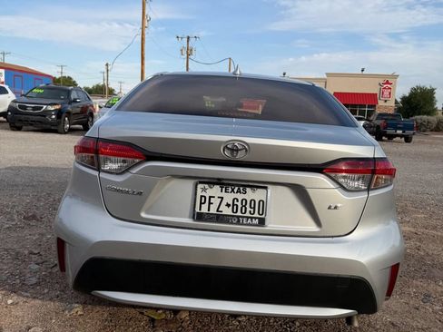 Used 2021 Toyota Corolla LE FWD image 3