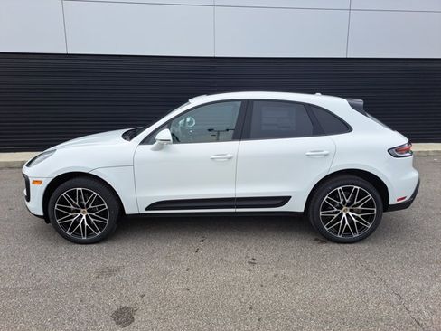 Used 2026 Porsche Macan AWD/4WD image 2
