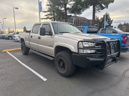 Used 2006 Chevrolet Silverado 2500 LT w/ Heavy-Duty Power Package image 3
