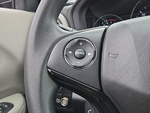 Used 2018 Honda HR-V LX image 19