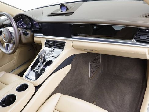 Used 2018 Porsche Panamera 4 image 22