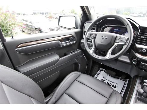 Used 2026 Chevrolet Silverado 1500 LT Trail Boss w/ LT Trail Boss Premium Package AWD/4WD image 6
