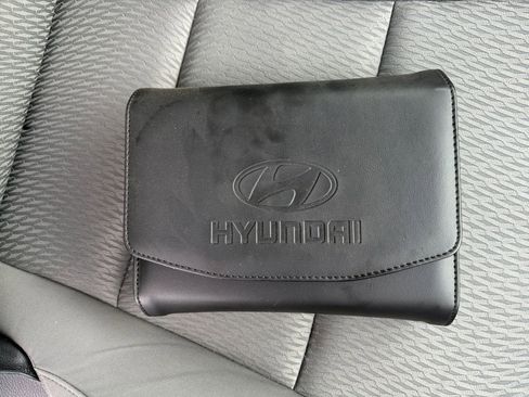 Used 2017 Hyundai Santa Fe SE image 30