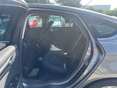Used 2013 Ford Fusion SE FWD image 15