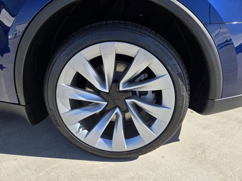Used 2026 Tesla Model Y Long Range image 26