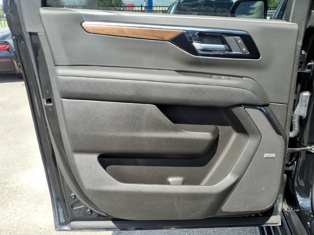 Used 2026 Chevrolet Suburban High Country AWD/4WD image 23