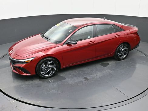 Certified 2025 Hyundai Elantra Sport image 44
