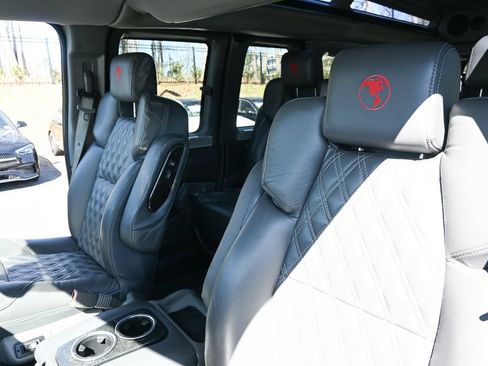 Used 2023 Chevrolet Express 2500 Extended RWD image 3