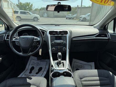 Used 2015 Ford Fusion SE FWD image 25