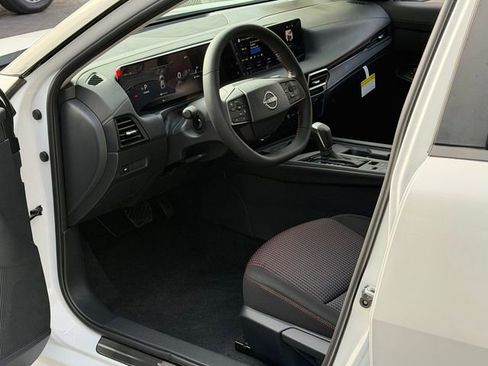 New 2026 Nissan Sentra SR w/ Floor Mat Package FWD image 11