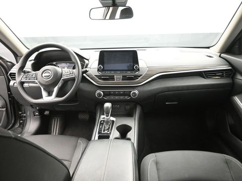 Used 2025 Nissan Altima 2.5 SV FWD image 14
