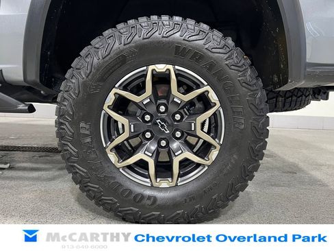 Used 2024 Chevrolet Colorado ZR2 w/ Technology Package AWD/4WD image 32