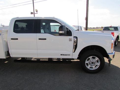 Used 2025 Ford F350 XLT image 6