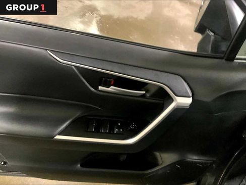 Used 2025 Toyota RAV4 XLE image 36