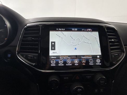 Used 2021 Jeep Grand Cherokee Laredo X image 11